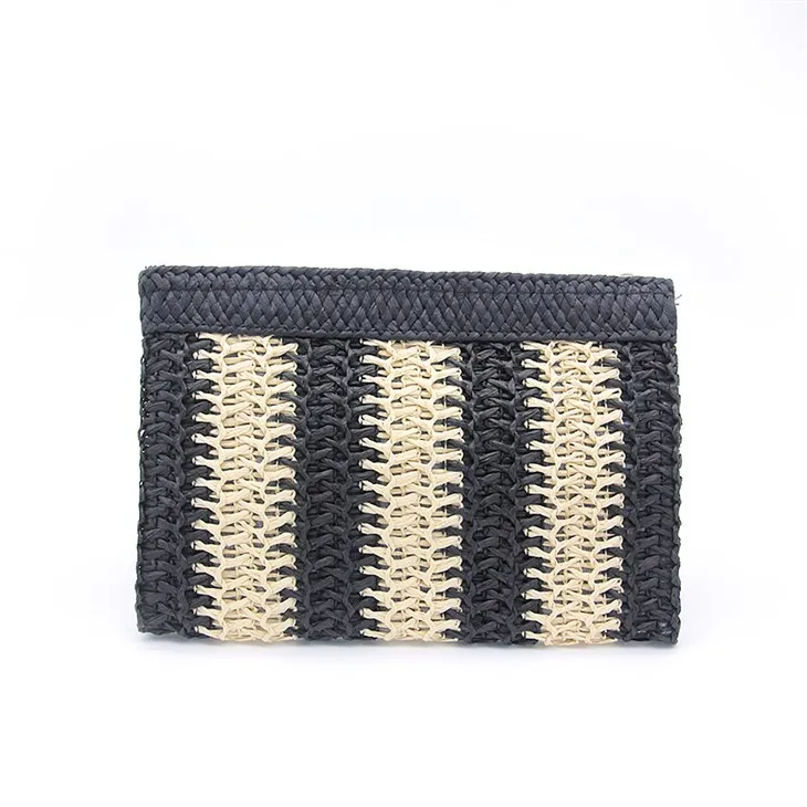 Crna mala heklana torba